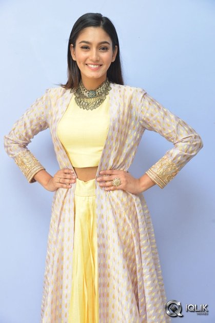 Sana-Maqbool-At-Mama-O-Chandamama-Movie-Press-Meet